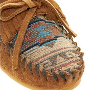Minnetonka Aztec moccasins size 5